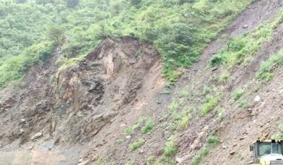  धादिङ–मलेखु सडकः  रोकिएन सडक भासिने र पहिरो जाने क्रम 